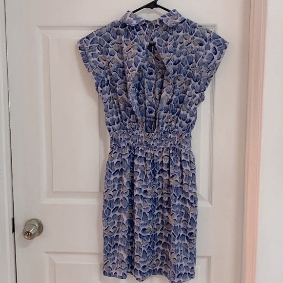 BCBG bought from Aritzia 100% silk dress. Size XS - Picture 5 of 6